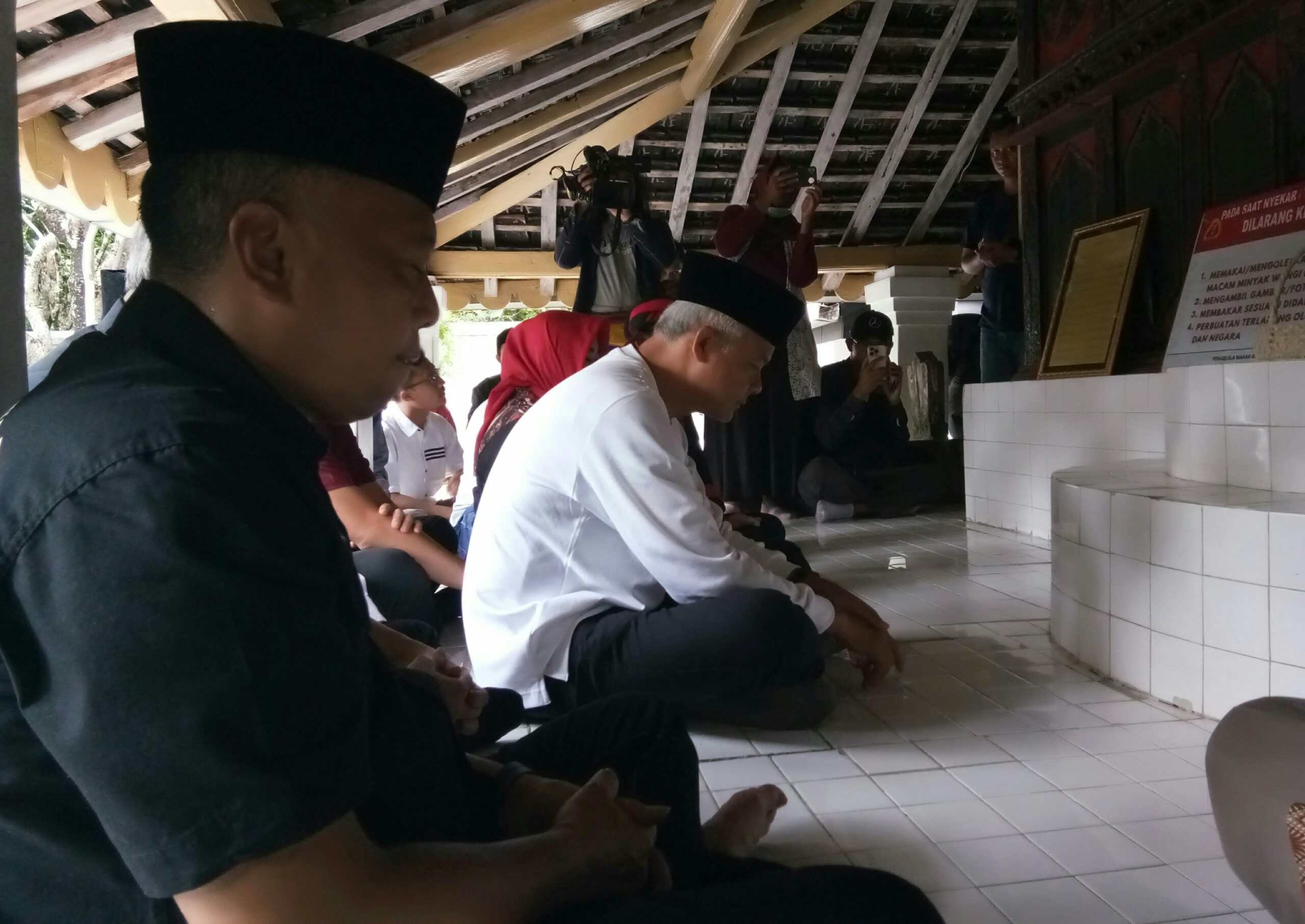 Tiba Di Ponorogo Ganjar Pranowo Ziarah Ke Makam Batoro Katong Duta