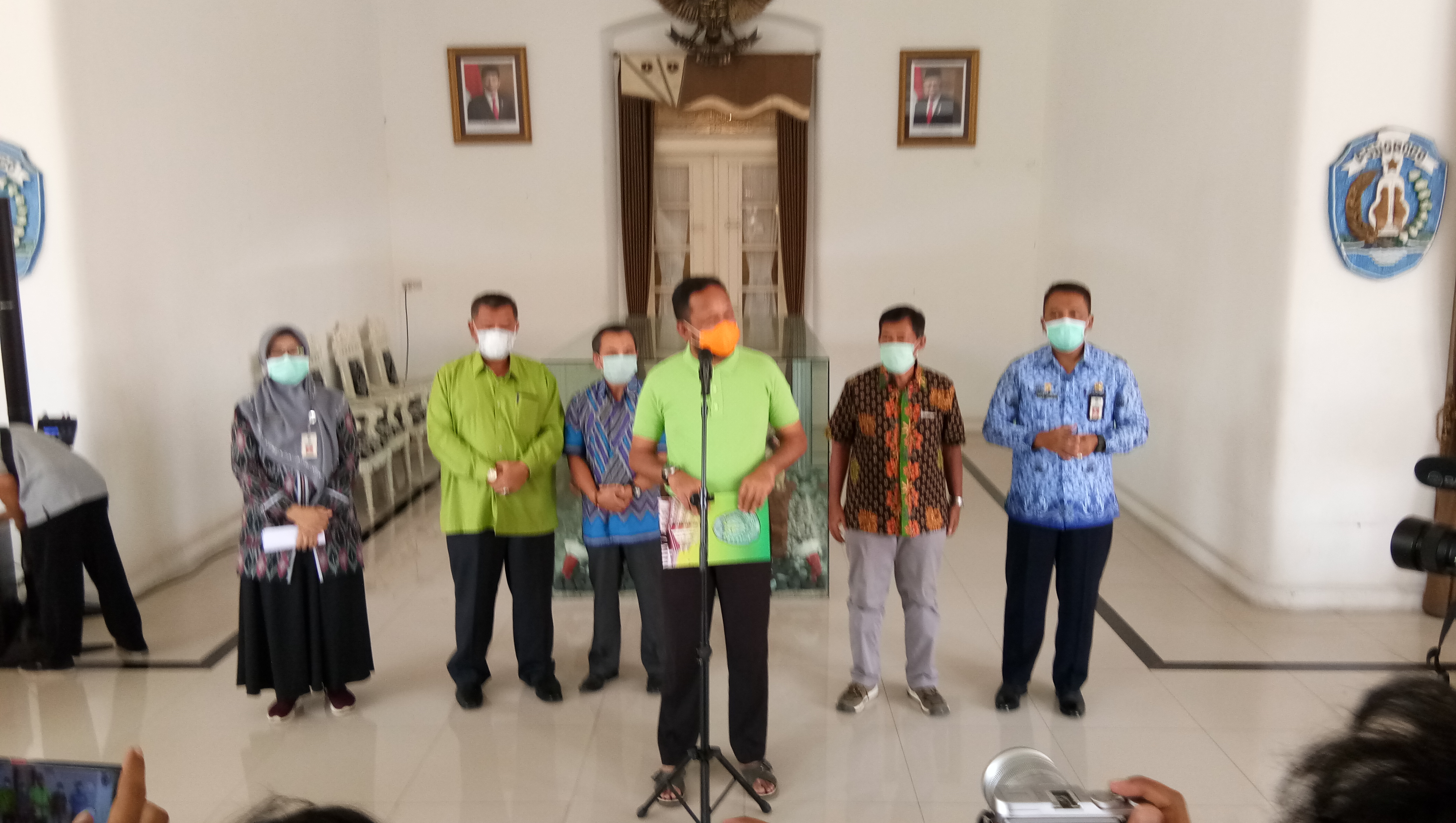 Photo of Rapid Tes 12 Orang Kontak Dekat Positif Korona Sampung, Negatif