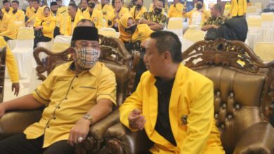 Photo of Sahat  Simanjutak, Ingatkan Kader Golkar Ponorogo Tak Terbuai Janji Kepala Daerah