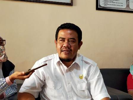 Arwan Hamidi Devisi Teknis Penyelenggara KPU Ponorogo sampaikan LPPDK kedua paslon