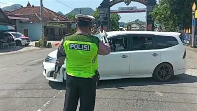 Photo of Hampir Lima Ratus Kendaraan Harus Putar Balik Saat Akan Masuk Ponorogo