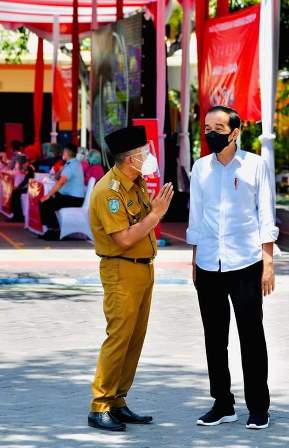 Bupati Sugiri Sancoko bersama Presiden Joko Widodo saat kunjungan kerja ke Ponorogo, Selasa (07/09/2021)