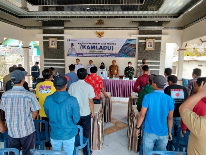 ILMU BARU : Puluhan operator dan pemilik speedboat di Telaga Ngebel saat mengikuti sosialisasi keamanan berlayar pada Selasa (04/10/2022).