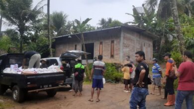 Photo of Evakuasi Materal Longsoran Di Tempuran Menunggu Bantuan Alat Berat