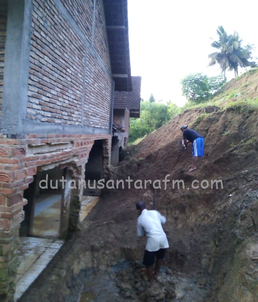 Kondisi terkini longsor di Desa Tempuran Kecamatan Sawoo , Selasa (17/01/2023)  