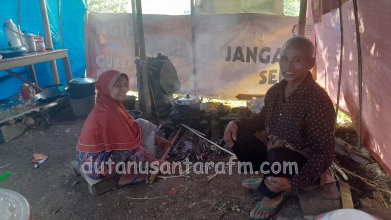 Kondisi dapur di pengungsian korban tanah gerak  Dusun Nguncup  Desa Bekiring Kecamatan pulung, Selasa ( 16/05/2023) ,, 