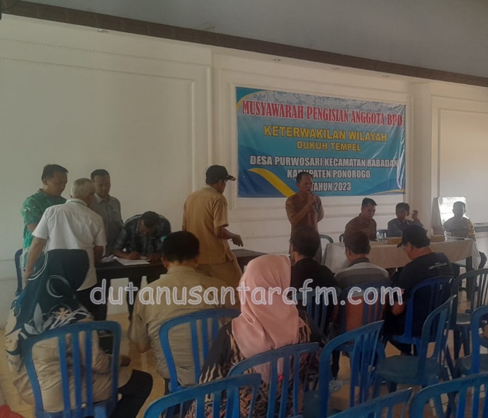 Panitia Musyawarah pemilihan BPD Desa Purwosari menggelar pemilihan ulang 5 dusun tempatnya terpusat di Aula Balai Desa demi menjaga tranparasi, Selasa ( 07/11/2023)  