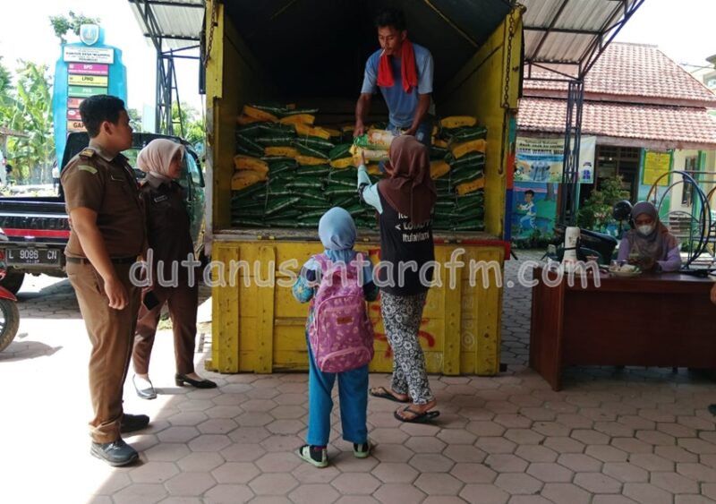 Kejari Ponorogo Bersama Bulog Geklar Operasi Pasar Murah stabilkan harga beras, Rabu (06/03/2024)