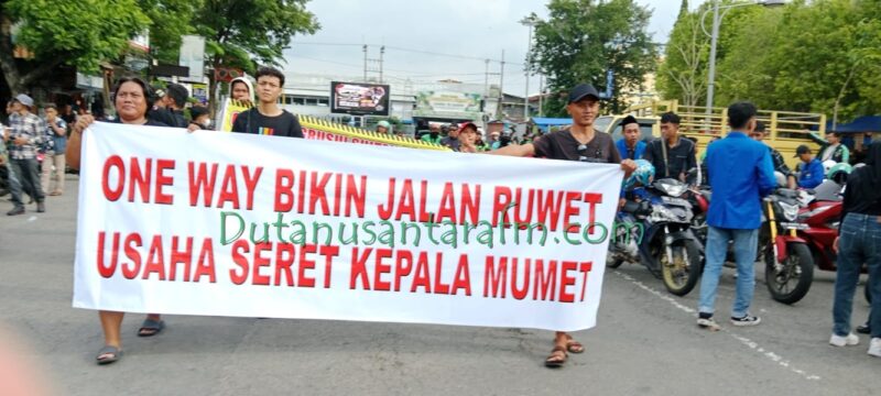 Aksi demonstrasi damai Aliansi Masyarakat Ponorogo tolak One Way tetap dilakukan, Rabu (24/04/2024)  